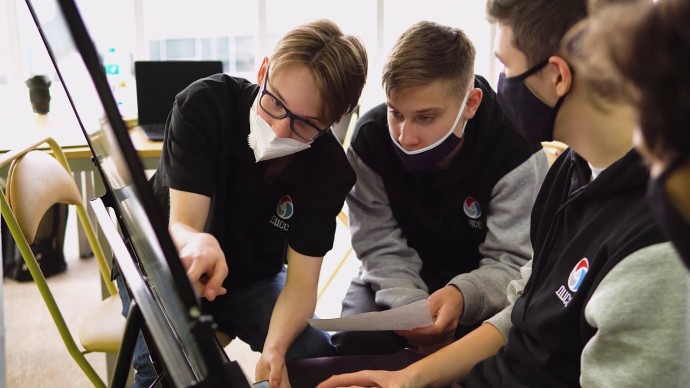 ДВФУ: Школьники «Роснефть-классов» ДВФУ решили инженерные задачи для судоверфи «Звезда» - видео